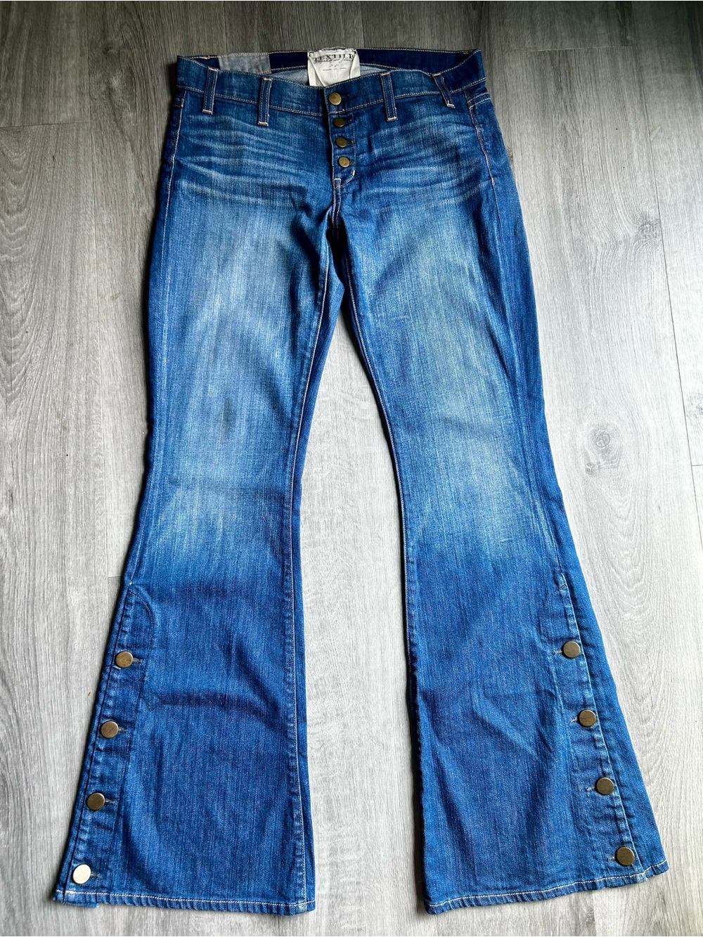 Elizabeth and James Wide Flare Button Fly and Hem Detail Women’s Jeans Size 30